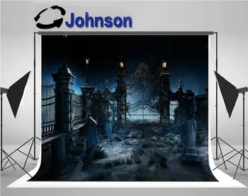 Kapinėse Įžymybė Senosios Gotikos Geležiniai Vartai Žibintų Naktį nuotrauka fone Kompiuteris spausdinti Helovinas fone
